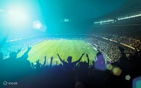 短道速滑世锦赛：刘少昂腿部被冰刀划伤